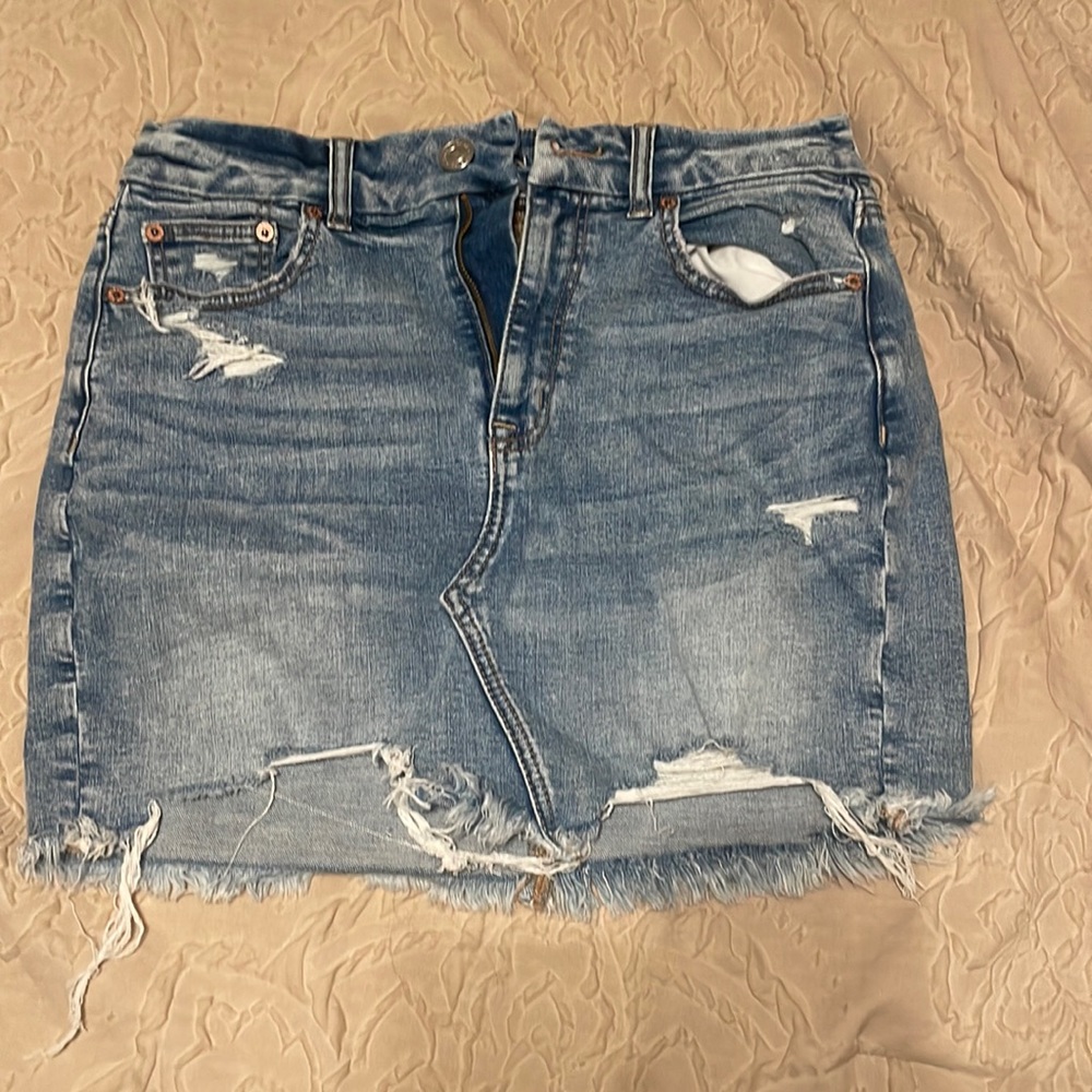 A&E mini skirt 😍